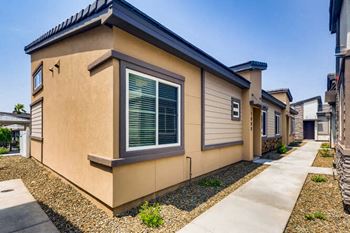 Exterior Walking Path at Grandstone at Sunrise, Peoria